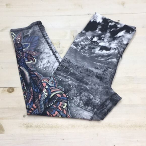 Evolution and Creation boho tribal elephant print hi waisted cropped leggings M - Picture 1 of 5